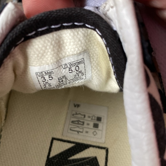 Vans lace ups. Boys size 3.5. Girls size 5. Like new - Picture 5 of 6